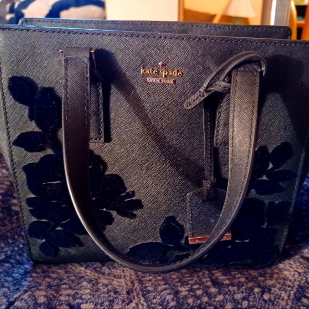 Beautiful, Kate Spade New York Cameron Street Flock Roses handbag/shoulder bag.